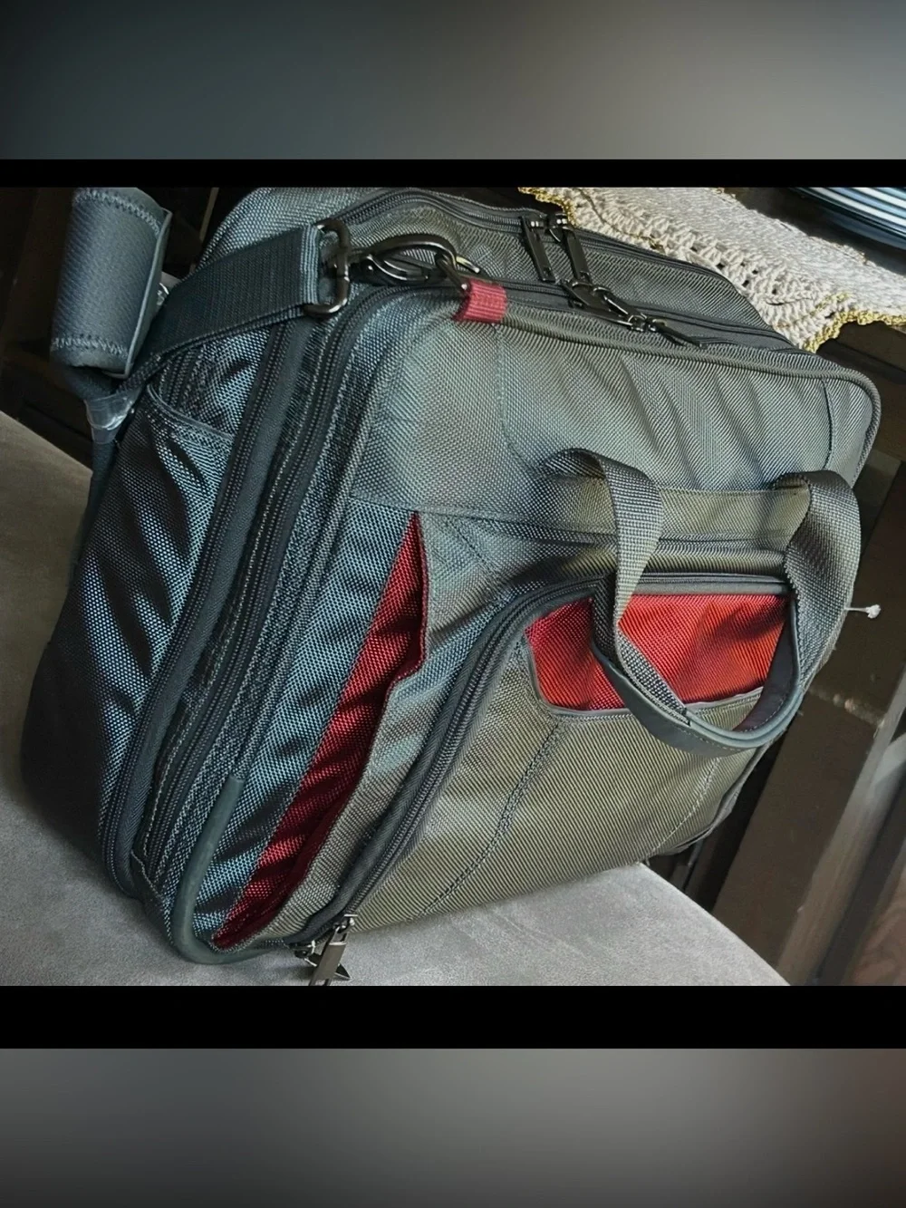Leptop dark green Travel Crossbody Bag – Streamlined Organizer